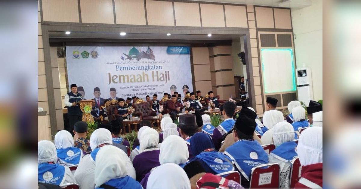 445 Calon Haji Jambi Kloter 14 Berangkat ke Tanah Suci