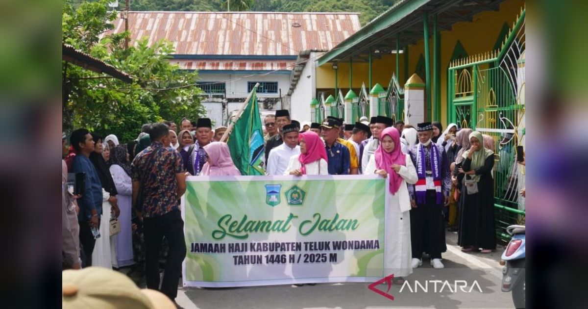 18 Calon Haji Teluk Wondama Berangkat ke Tanah Suci, Wabup Berpesan Jaga Kesehatan dan Kekompakan