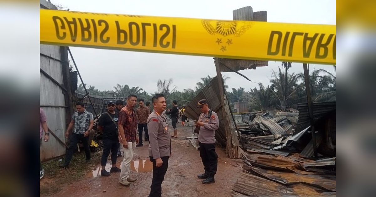 Gudang Minyak Ilegal di Jambi Terbakar, Diduga Akibat Pengisian BBM Ilegal