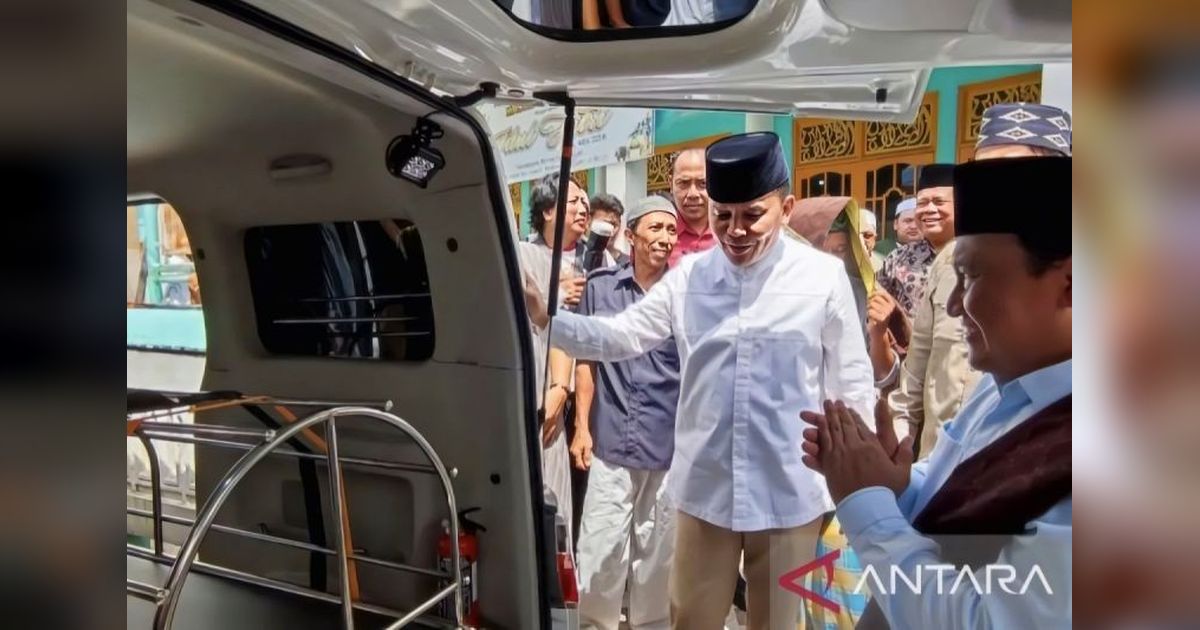Gubernur Kalteng Serahkan Dua Ambulans untuk Permukiman Padat Penduduk Palangka Raya