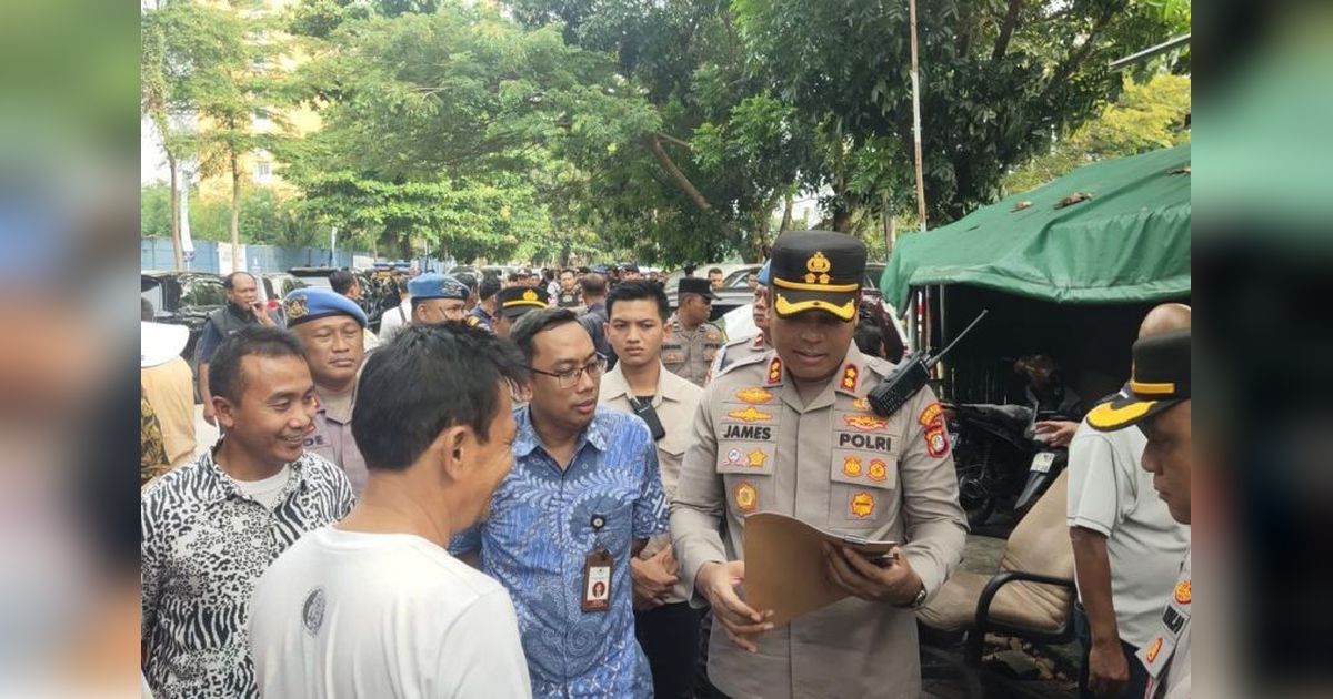 Posko Ormas Ilegal di Pademangan Dibongkar, Polisi Amankan 8 Orang