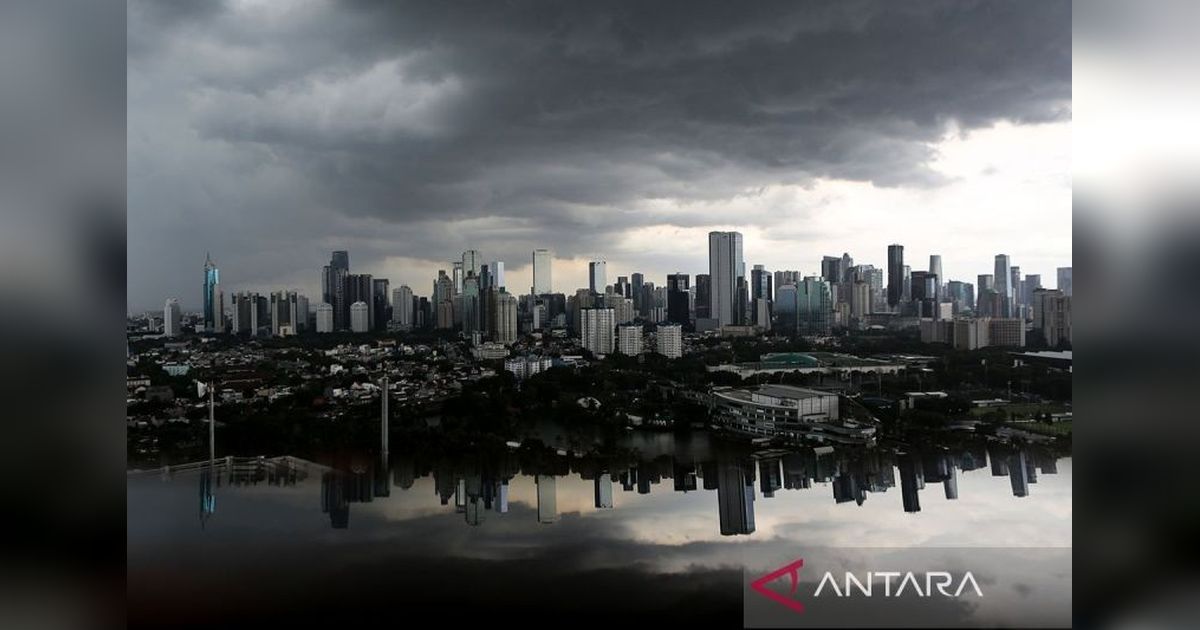 Prakiraan Cuaca Jakarta Sabtu: Pagi Berawan Tebal, Malam Hujan di Beberapa Wilayah