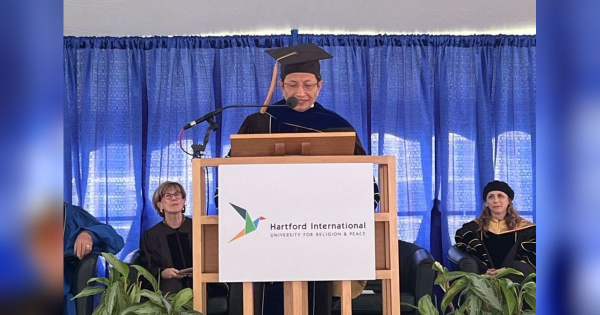 Menag Nasaruddin Umar Raih Gelar Doctor of Divinity dari Hartford University