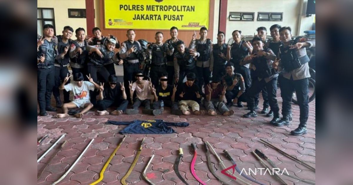 Polisi Ciduk Enam Remaja Hendak Tawuran di Senen, Jakpus: Bawa 10 Senjata Tajam!