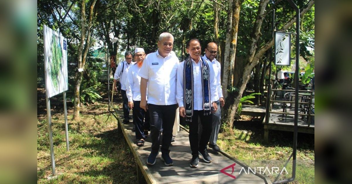 Cegah Karhutla di Kalbar: Menteri Hanif Tekankan Sinergi Jaga Ketahanan Pangan dan Energi