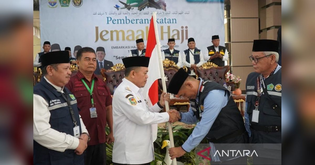 445 Calon Haji Jambi Kloter 16 Dilepas, Gubernur Haris Doakan Menjadi Haji Mabrur