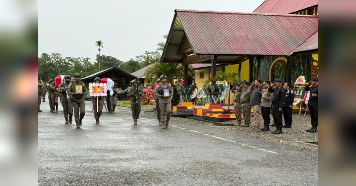 Jenazah Dua Anggota Brimob Korban KKB Dimakamkan di Serui