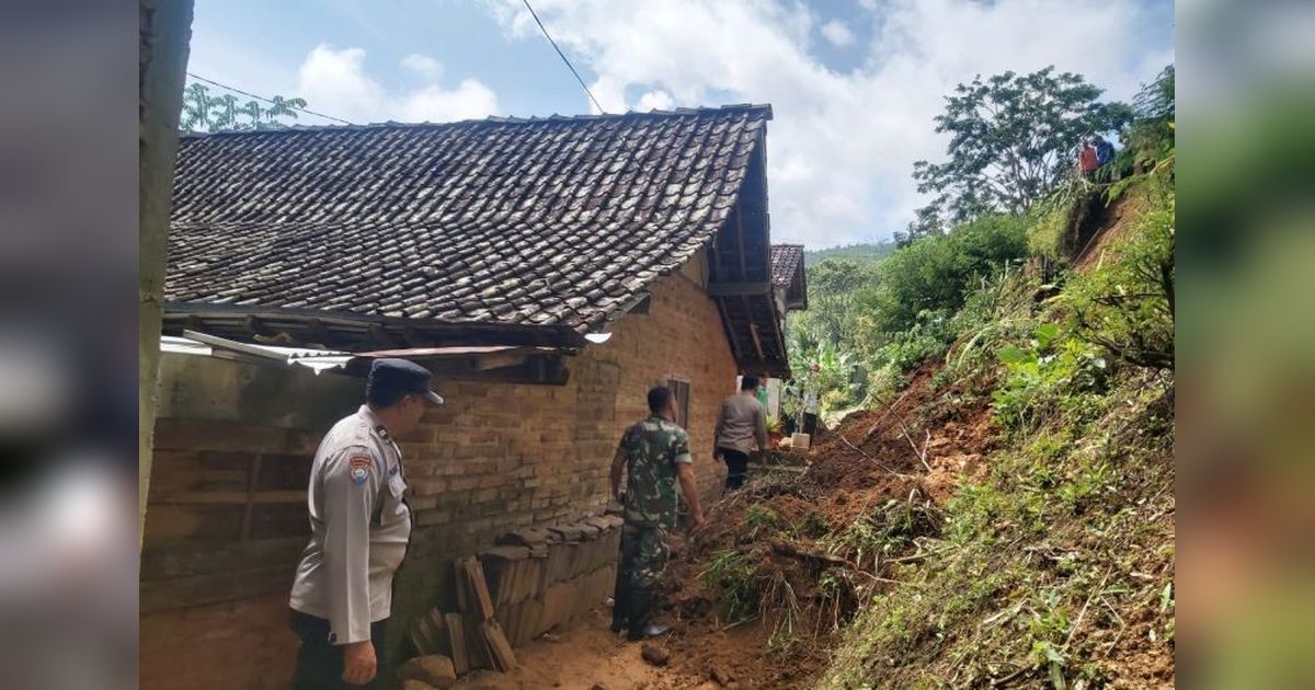 Longsor di Ponorogo Rusak 11 Rumah, Warga Diminta Waspada!