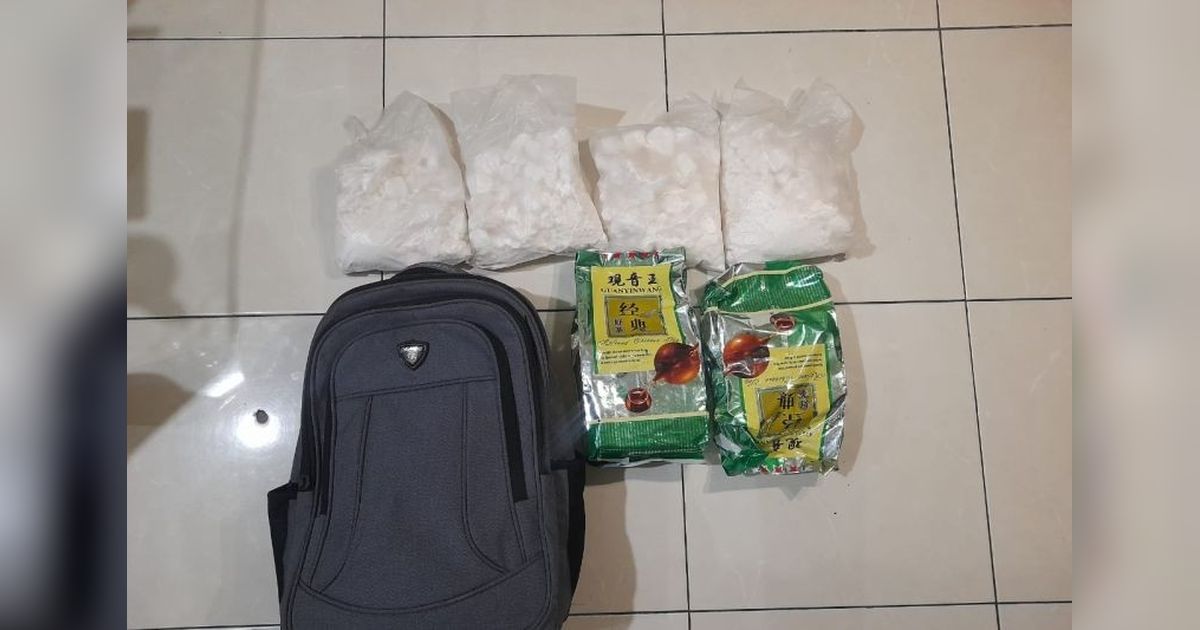 Polda Riau Gagalkan Peredaran 2 Kg Sabu dan 1,8 Kg Heroin