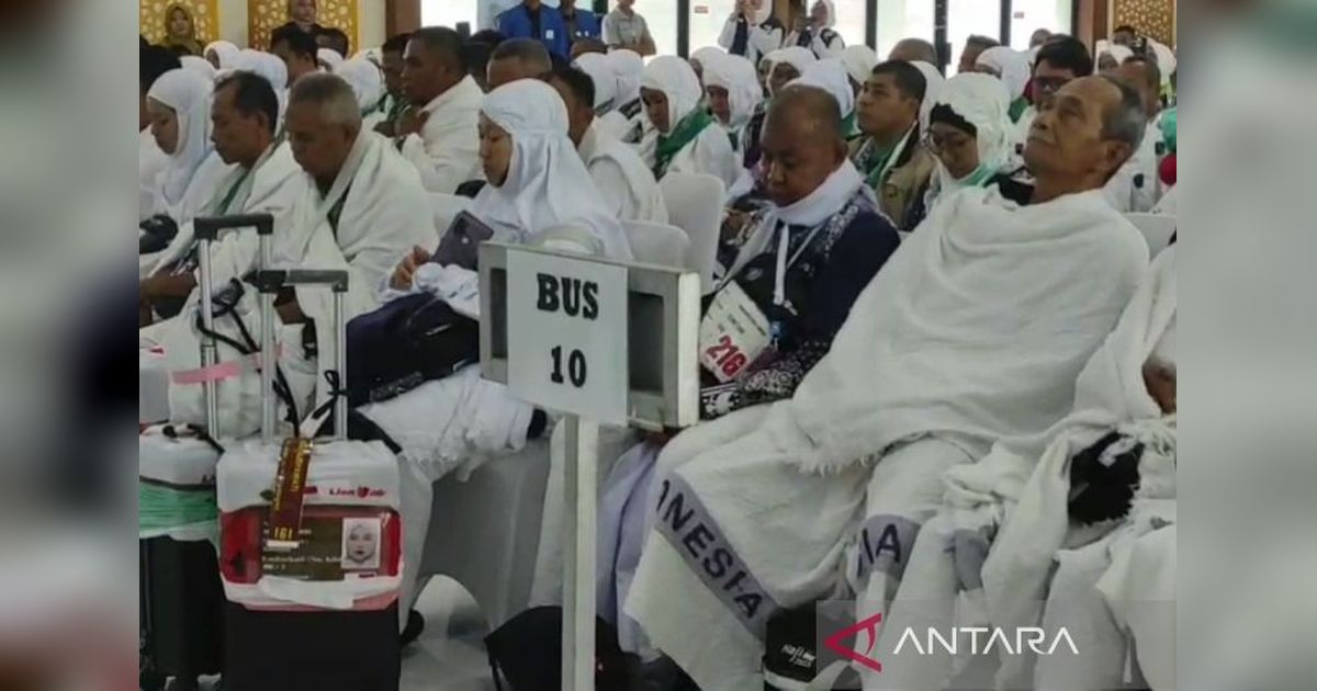 Jamaah Haji Kloter 07 Banjarmasin Berangkat ke Makkah, Langsung Pakai Ihram!