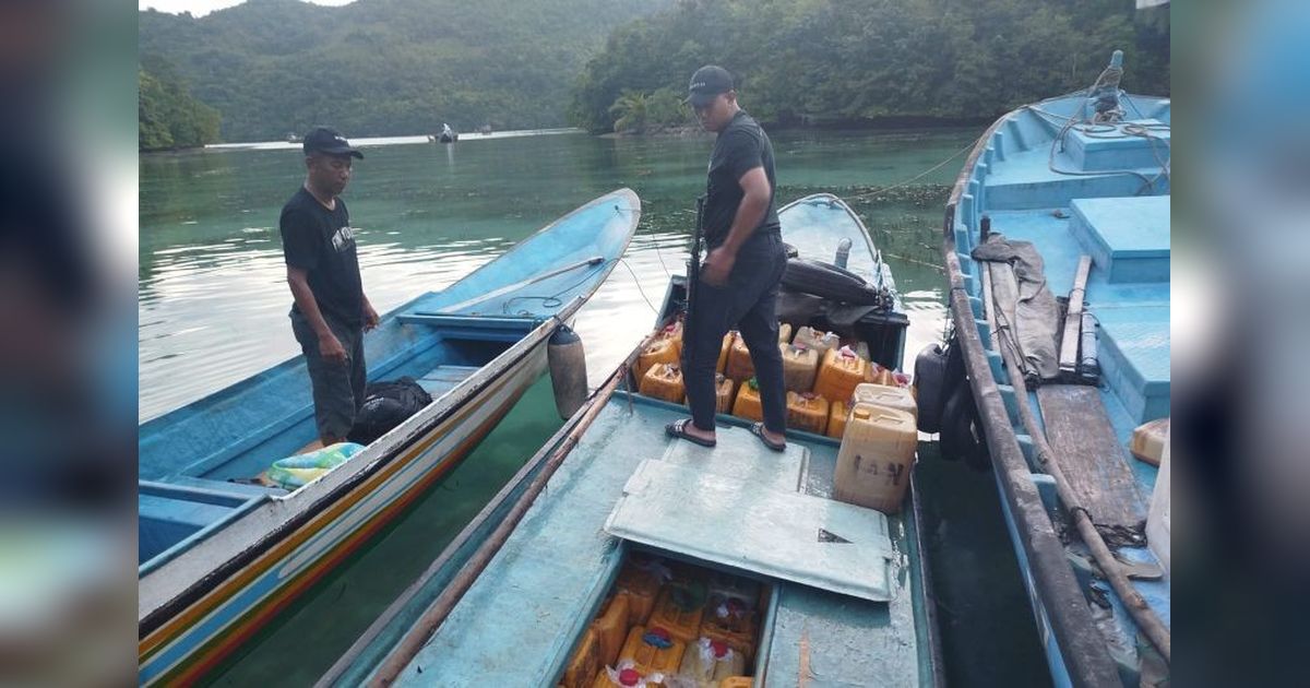 Ditpolairud Polda Sulteng Gagalkan Penyelundupan 2,2 Ton Solar Subsidi ke Taliabu