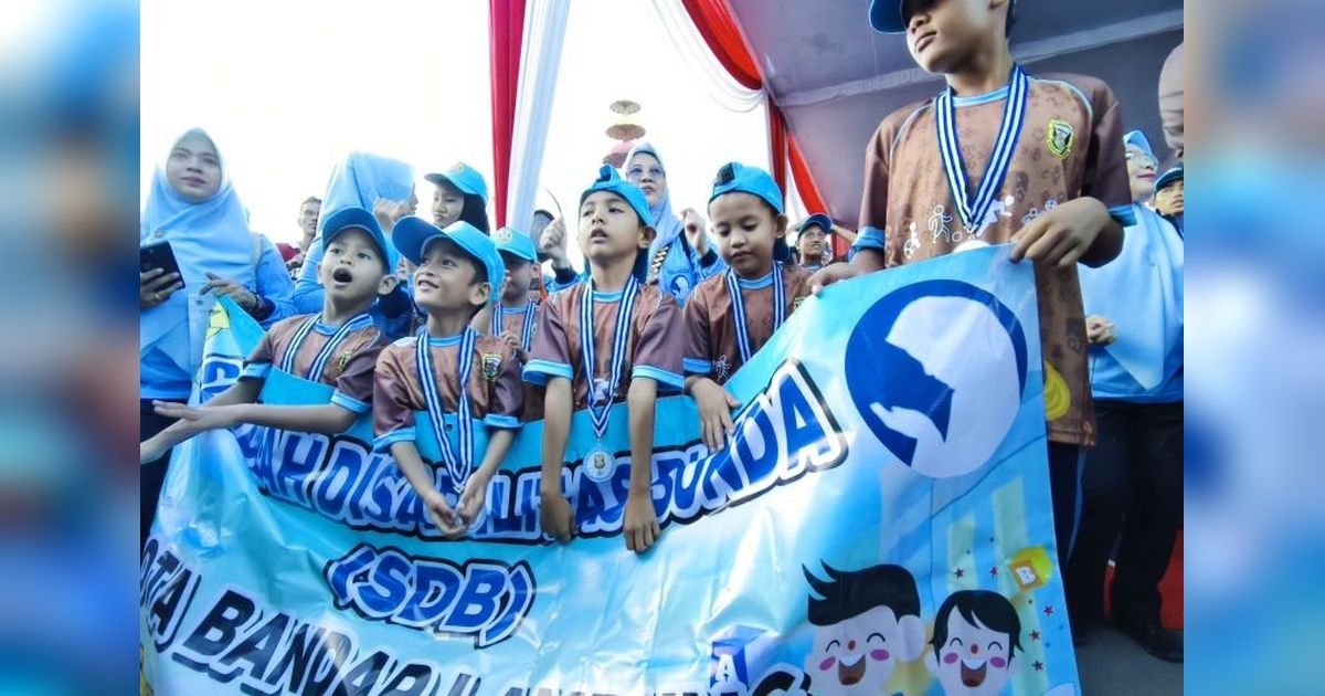 Ribuan Disabilitas Meriahkan Jalan Sehat HUT Bandarlampung, Raih Rekor MURI!
