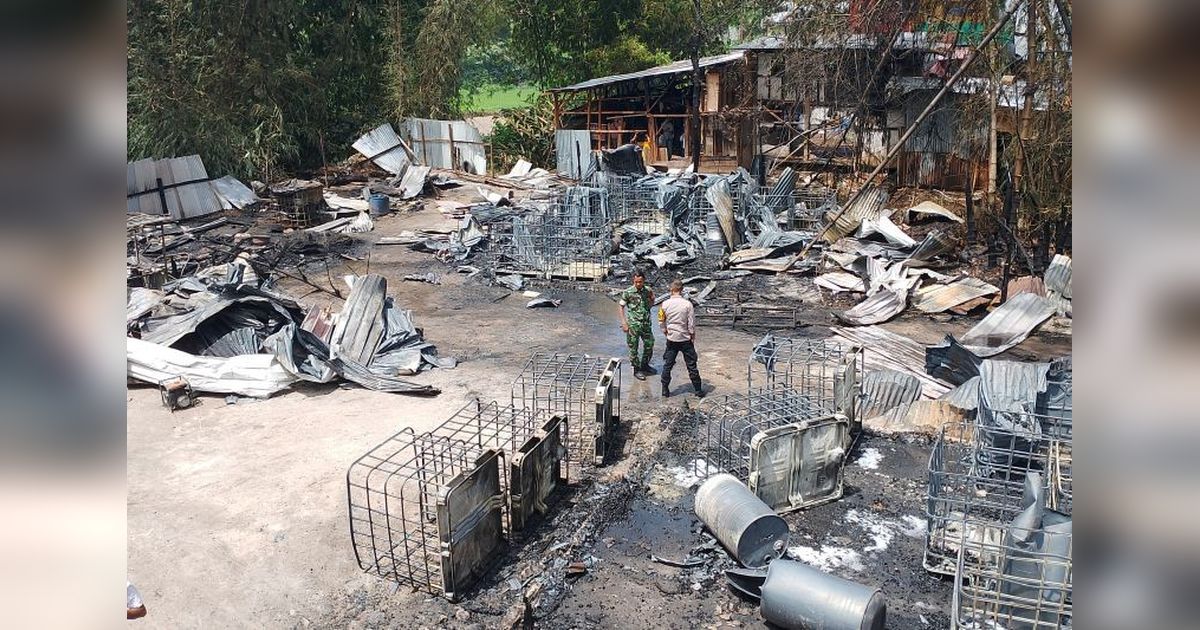 Kebakaran Gudang Penimbunan BBM Ilegal di Bukittinggi: Warga Resah, Polisi Selidiki Penyebab