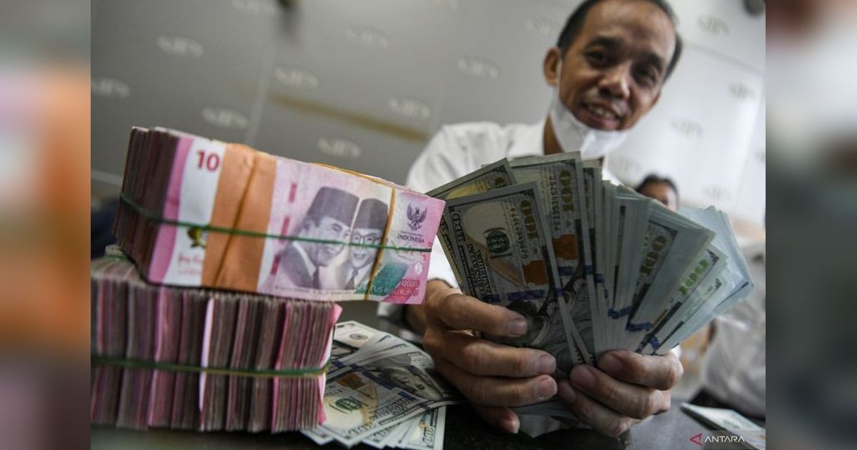 Rupiah Diprediksi Menguat Terhadap Dolar AS Imbas Penurunan Peringkat Utang Amerika Serikat