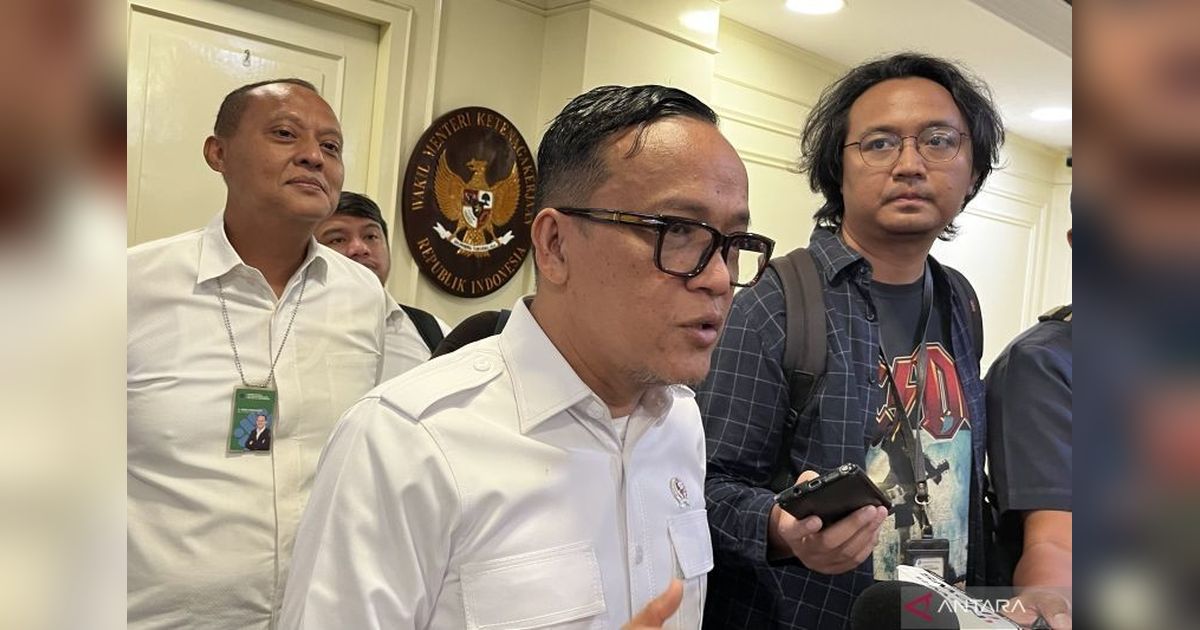 Kemnaker Siapkan Sanksi Tegas untuk Perusahaan yang Menahan Ijazah Pekerja