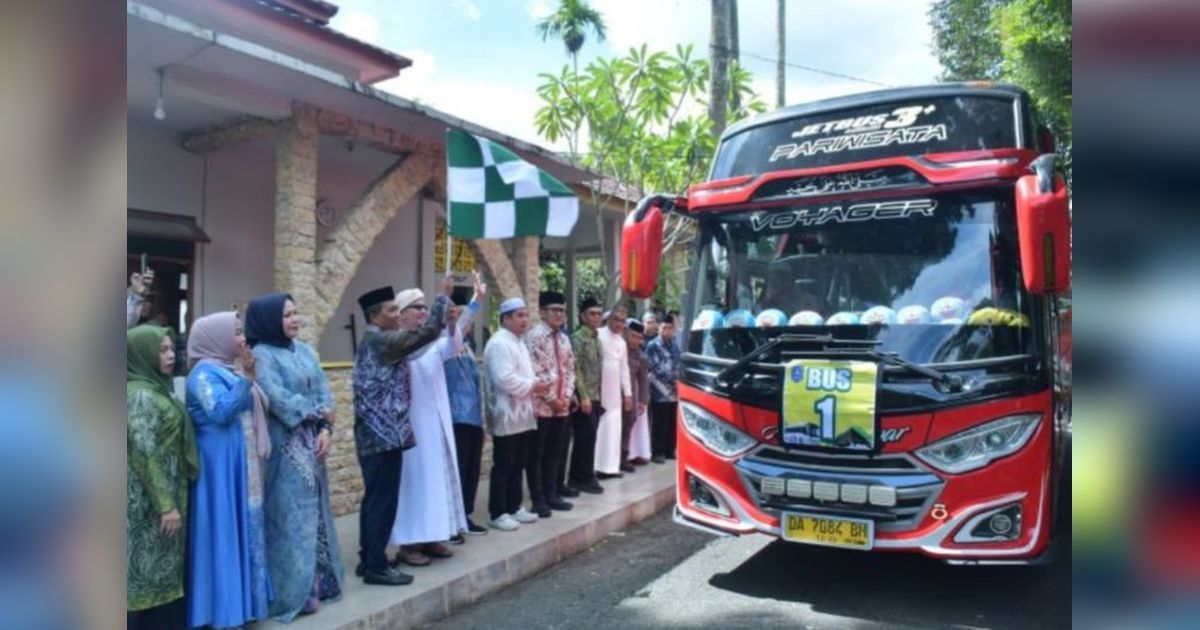 296 Calon Haji Hulu Sungai Selatan Kalsel Berangkat ke Asrama Haji Banjarbaru