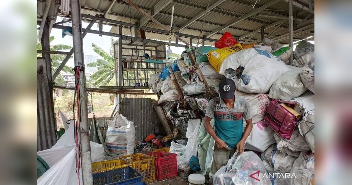 Jakbar Optimalkan Bank Sampah Unit RW: Strategi Efektif Tangani Sampah Berbasis Masyarakat