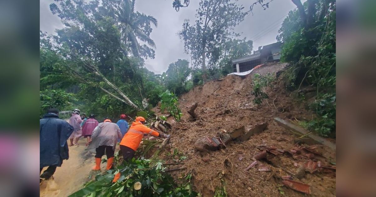Longsor Terjang Lereng Wilis Trenggalek, 6 Warga Diduga Tertimbun