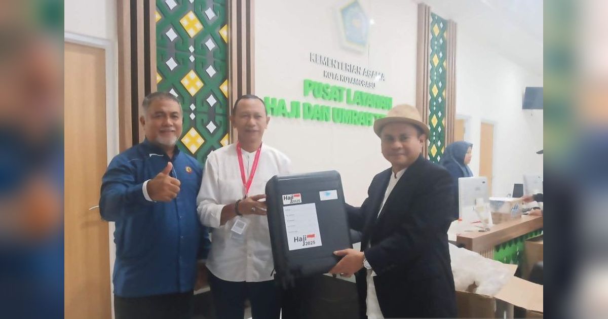 Kemenag Kotamobagu Serahkan Koper untuk 98 Calon Haji 2025, Persiapan Matang Ibadah di Tanah Suci