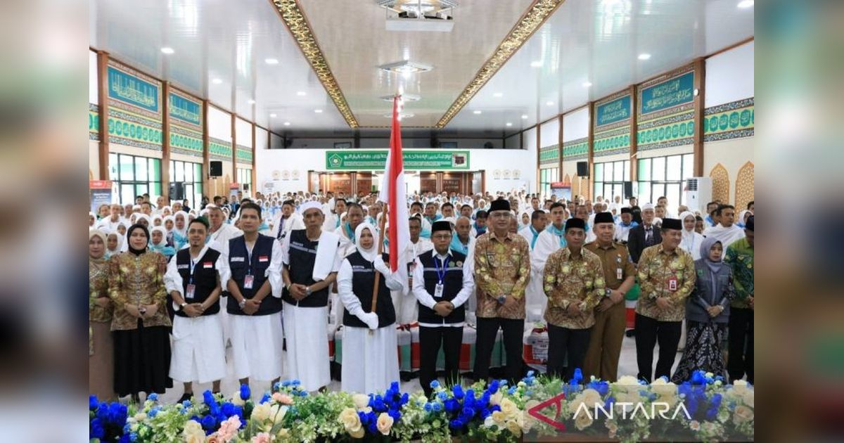 423 Calon Haji Asal HSU dan HSS Kalsel Diberangkatkan ke Makkah, Kloter 08 Terbang Langsung dari Banjarmasin!
