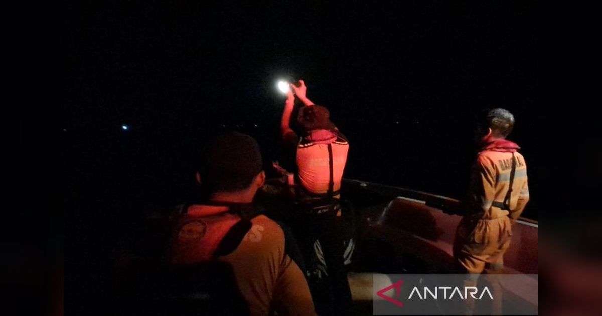 SAR Pangkalpinang Evakuasi KM Delon Mati Mesin di Perairan Karangkering