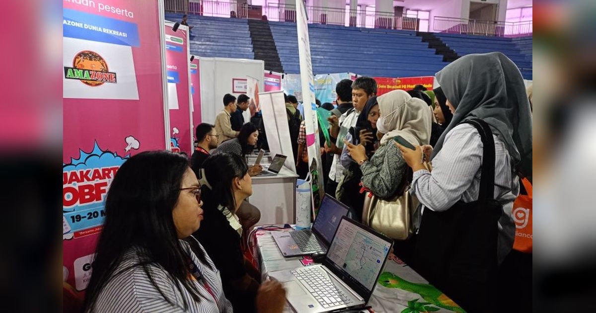 Ribuan Warga Padati Bursa Kerja Jakarta Timur 2025, Antrean Mengular Sejak Pagi!