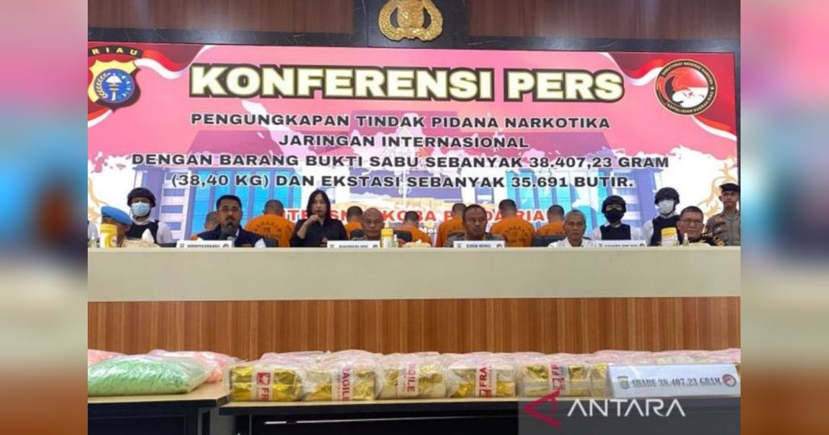Polda Riau Gagalkan Penyelundupan 35,9 Kg Sabu dan 35.700 Ekstasi Jaringan Internasional