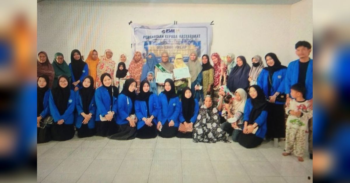 Mahasiswa Unismuh Makassar Latih Warga Gowa Ubah Sampah Jadi Cuan