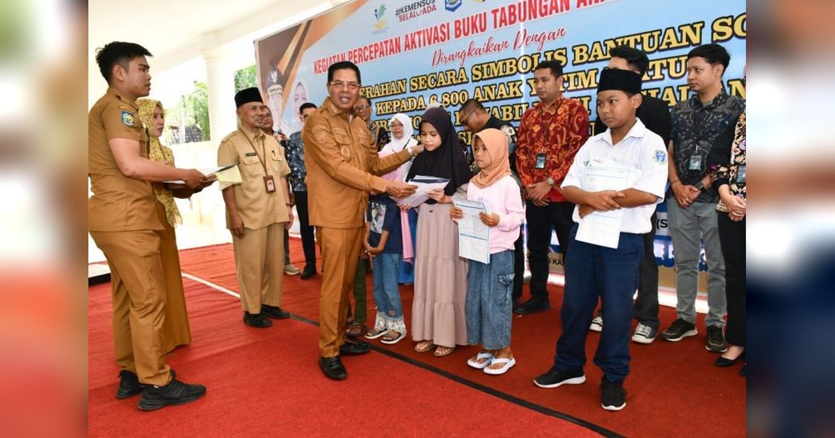 Kemensos Salurkan Buku Rekening untuk Ribuan Anak Yatim di Lombok Timur