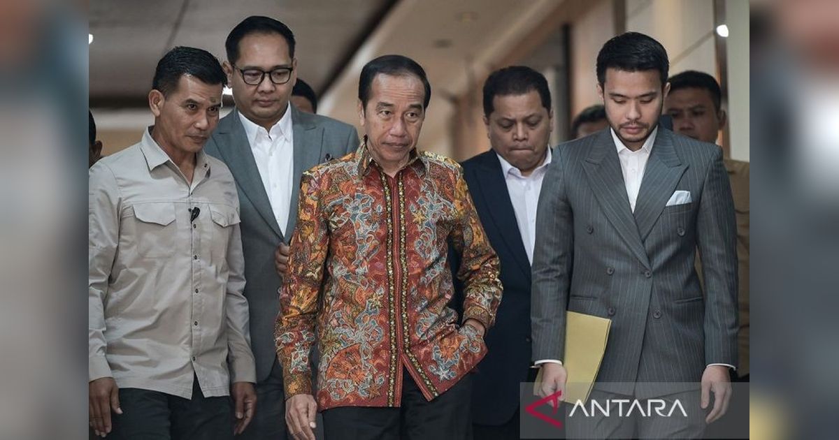 Pengamat: Tudingan Ijazah Palsu Jokowi Ancam Demokrasi, Prabowo Harus Bersikap!