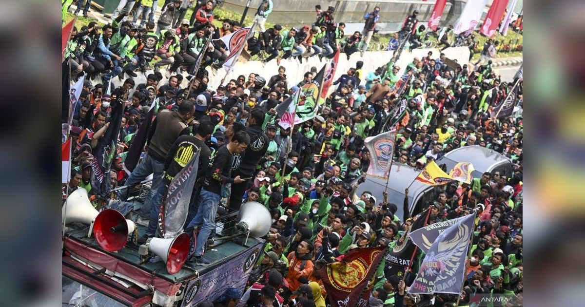 Transjakarta Alihkan Rute Bus Imbas Demo Ojol 20 Mei, Pantau Info Terkini!