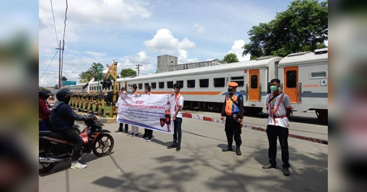 KAI Tingkatkan Keselamatan Perlintasan Kereta Api: Komitmen Tanpa Kompromi!