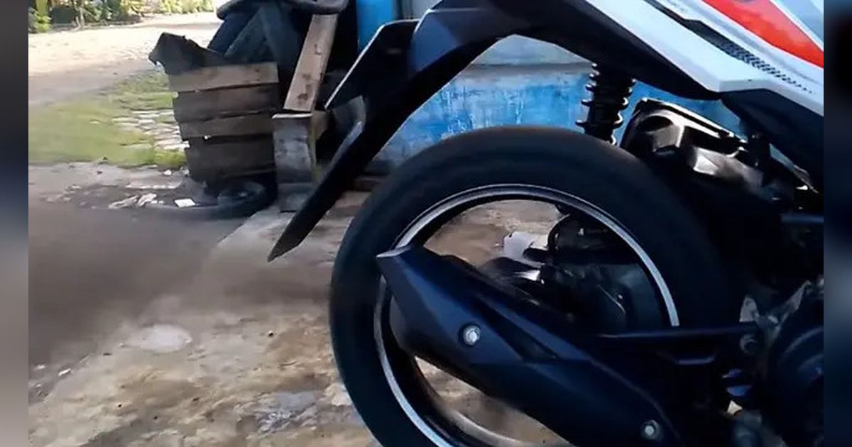 Penyebab Knalpot Motor Injeksi Berasap Plus Solusinya