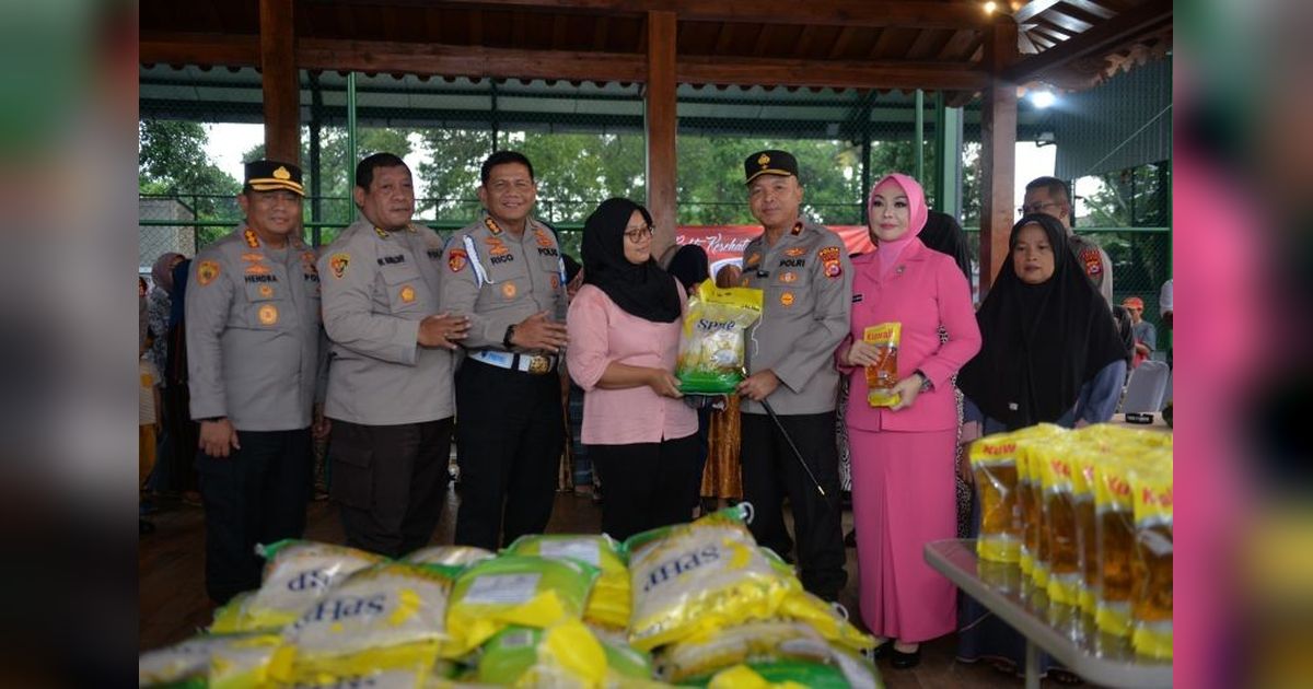 Rayakan 30 Tahun Pengabdian, Alumni Akpol 1995 Gelar Bakti Sosial Kesehatan dan Bagikan Sembako di Serang
