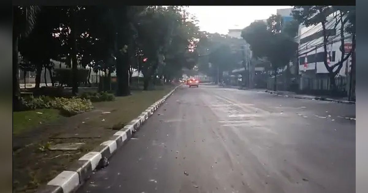 Kwitang Masih Berasap, Sisa Gas Air Mata Tercium Pagi Ini