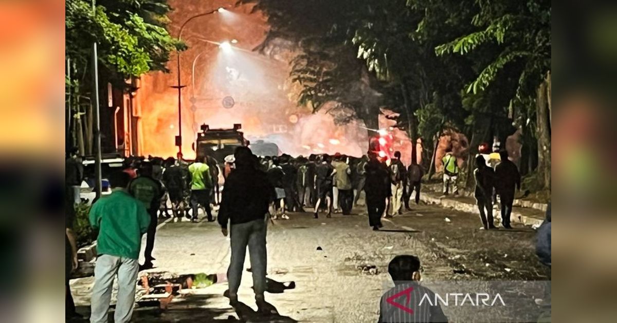 Siapa Sangka, Demo Brimob Kwitang Berujung Ricuh: Gas Air Mata Dibalas Bom Molotov