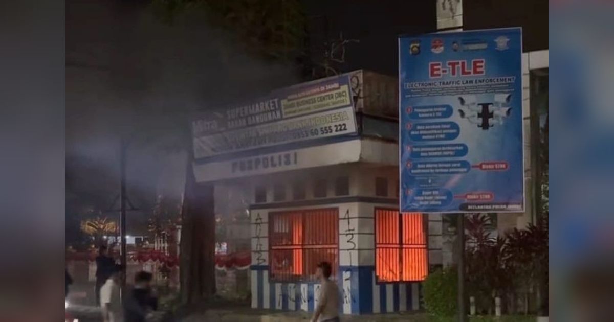 Mengejutkan, Pos Polisi di Simpang BI Jambi Ludes Dibakar dalam Aksi Massa Jambi