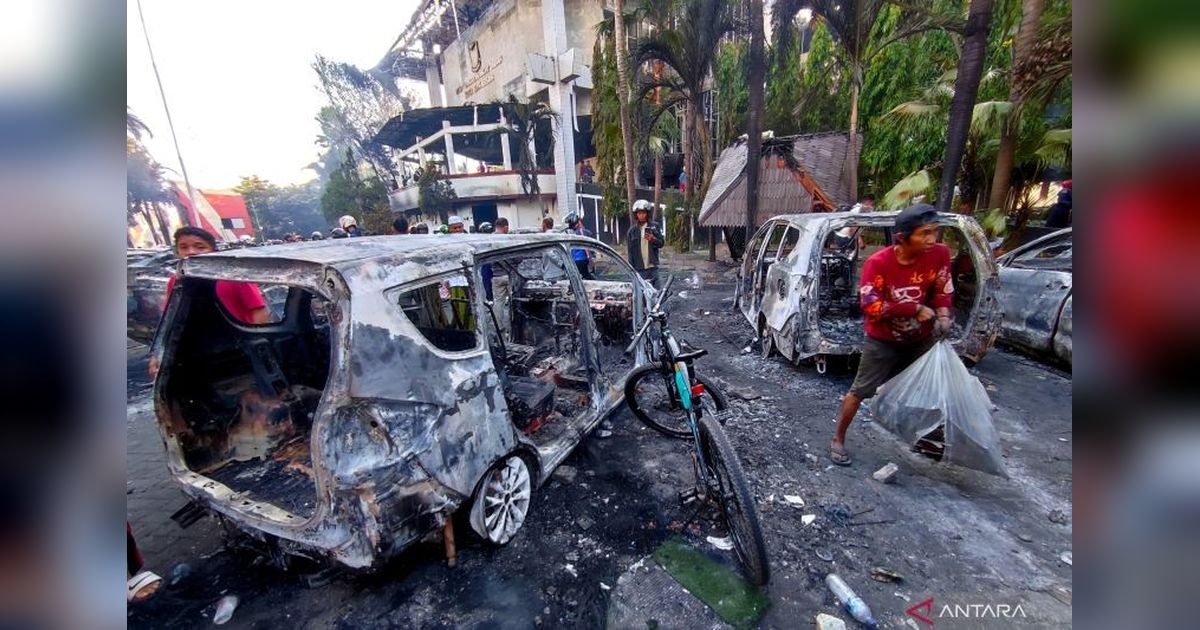 Fakta Unik: Kantor DPRD Makassar Dijarah Warga Usai Dibakar, Sempat Jadi Destinasi Wisata Dadakan