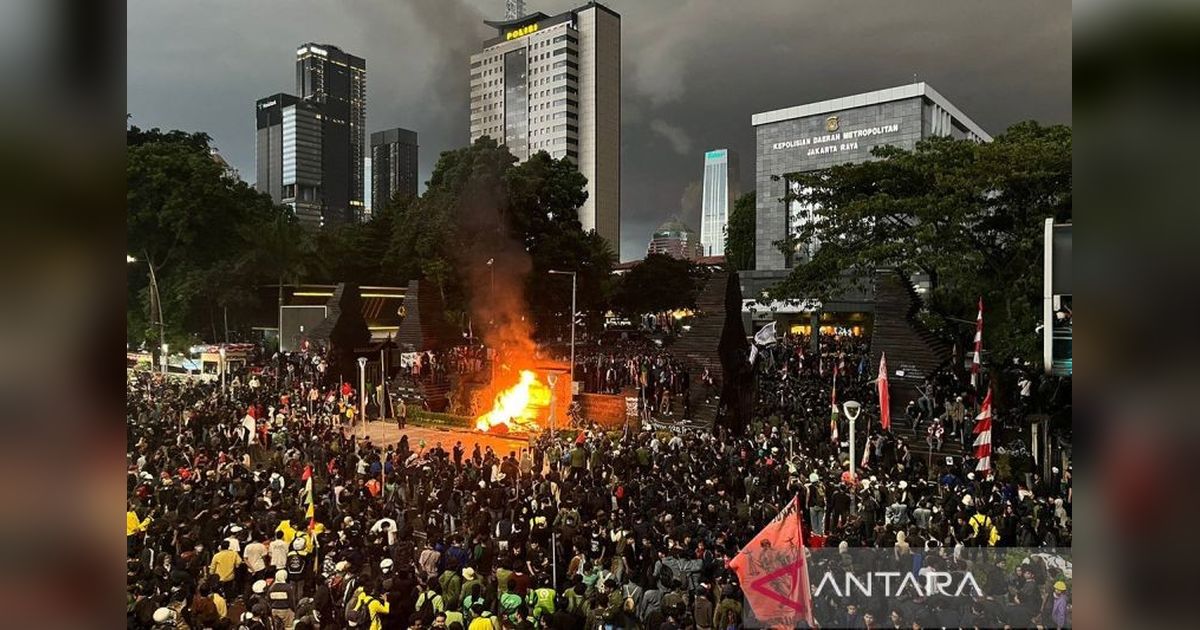 Tragis: Pengemudi Ojol Tewas Terlindas Rantis Brimob, Aksi Demonstrasi Anarkis Meluas ke Berbagai Kota