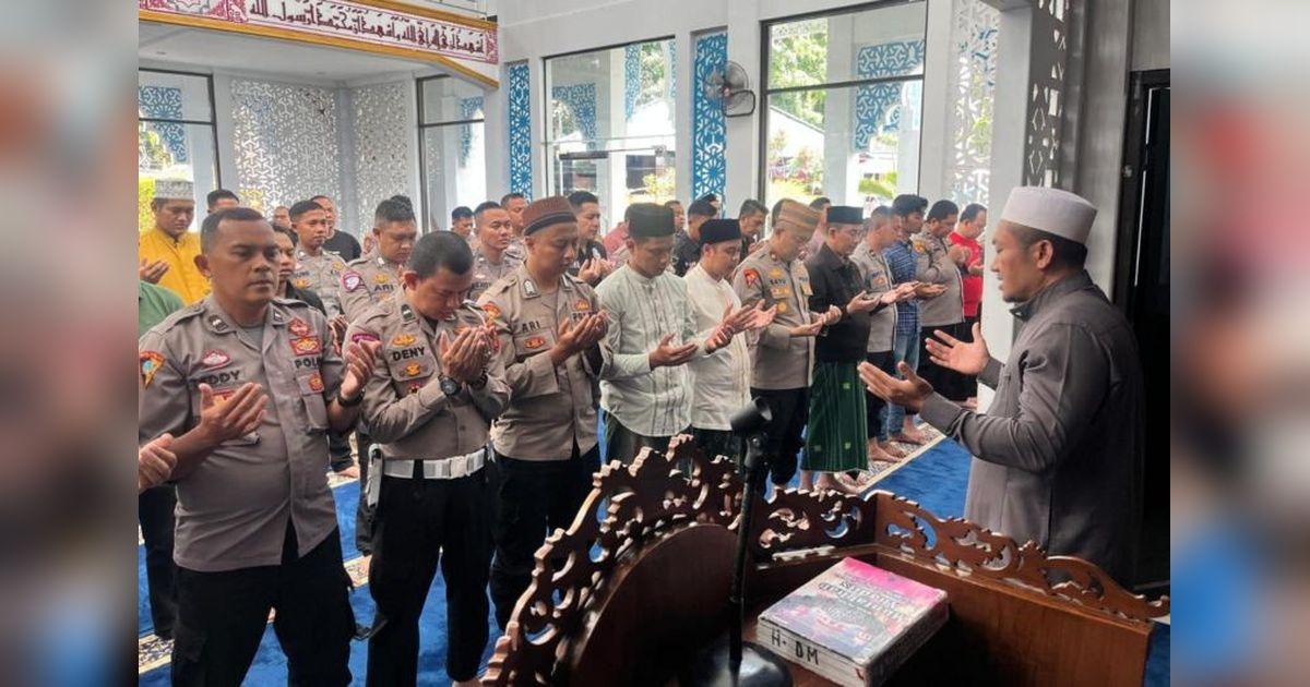 Tragedi Ojek Online: Polres Garut Gelar Salat Gaib dan Doa Bersama untuk Affan Kurniawan, Wujud Solidaritas Kepolisian