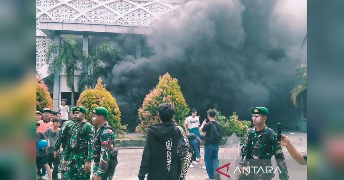 Kerugian Kebakaran Gedung DPRD NTB Ditaksir Puluhan Miliar, Ternyata Terjadi di Hari Libur!