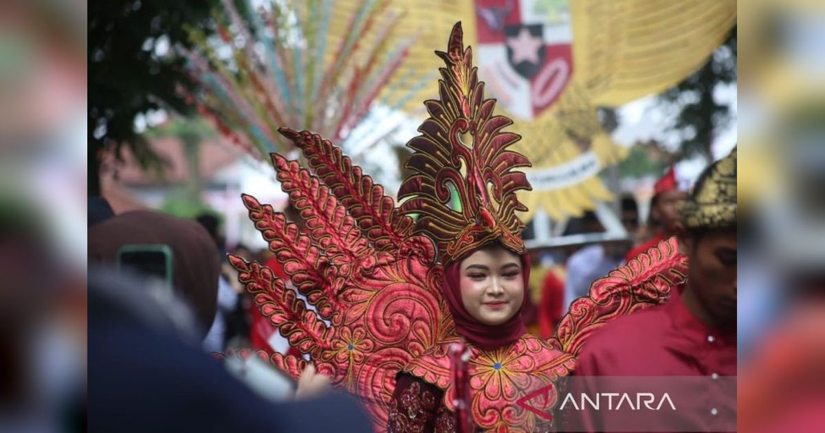 Tahukah Anda? 43 Tim Meriahkan Karnaval HUT RI Bangka Barat, Semangat Tak Luntur Meski Diguyur Hujan