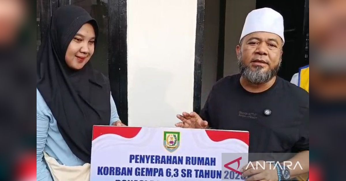 Tahukah Anda? Gubernur Bengkulu Serahkan Sembilan Unit Rumah Tahan Gempa untuk Korban Gempa Mei 2025