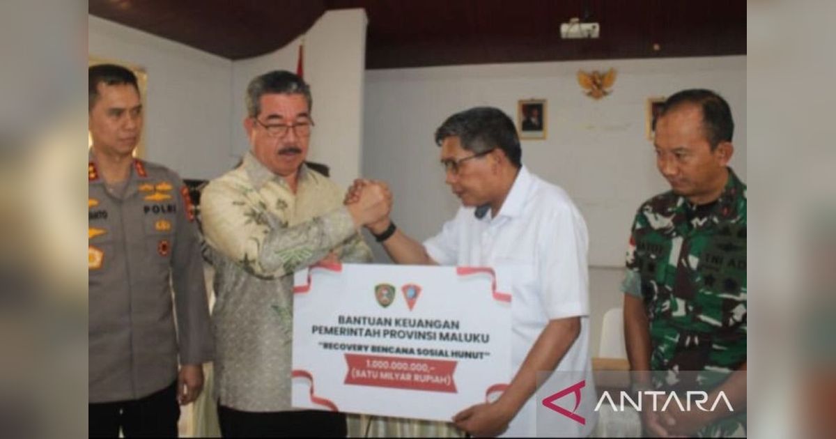 Tahukah Anda? Gubernur Maluku Serahkan Rp2 Miliar untuk Bantuan Bencana Sosial, Bukti Cepat Tanggap Pemprov!