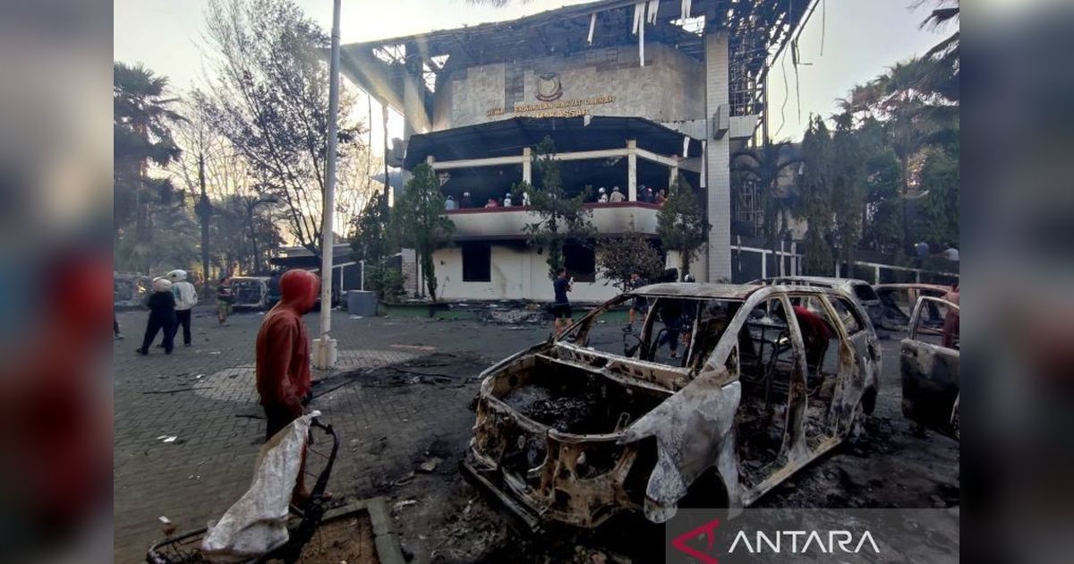 Tragis! Korban Jiwa Pembakaran Kantor DPRD Makassar Bertambah Jadi Empat Orang