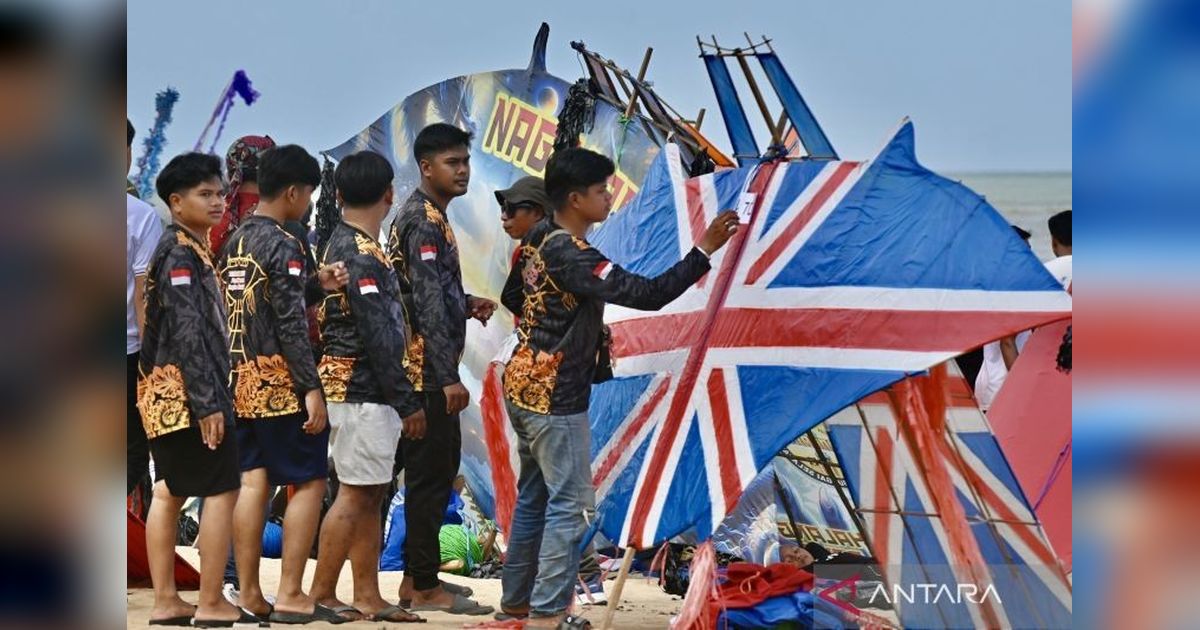 Fantastis! Tanah Laut Pecahkan Rekor MURI dengan Terbangkan 900 Layangan Dandang Tradisional, Terbanyak di Dunia!