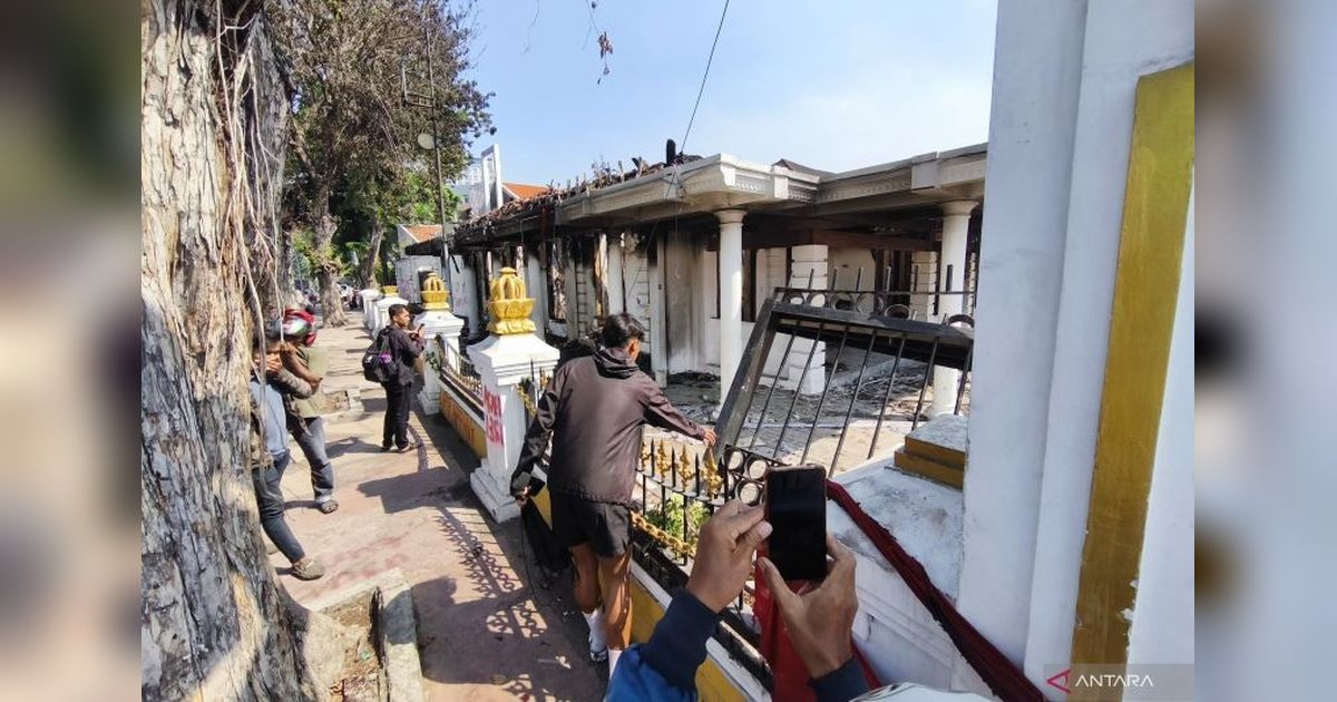 Tahukah Anda? Pasca Kebakaran Gedung Grahadi, Warga Surabaya Berbondong-bondong Dokumentasikan Kondisi Terkini