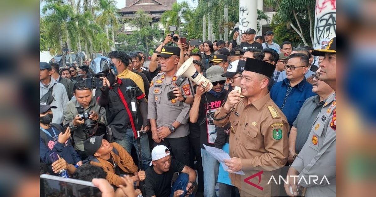 Gubernur Kalbar Turun Gunung Temui Mahasiswa, Begini Cara Ria Norsan Hadapi Demo di Pontianak