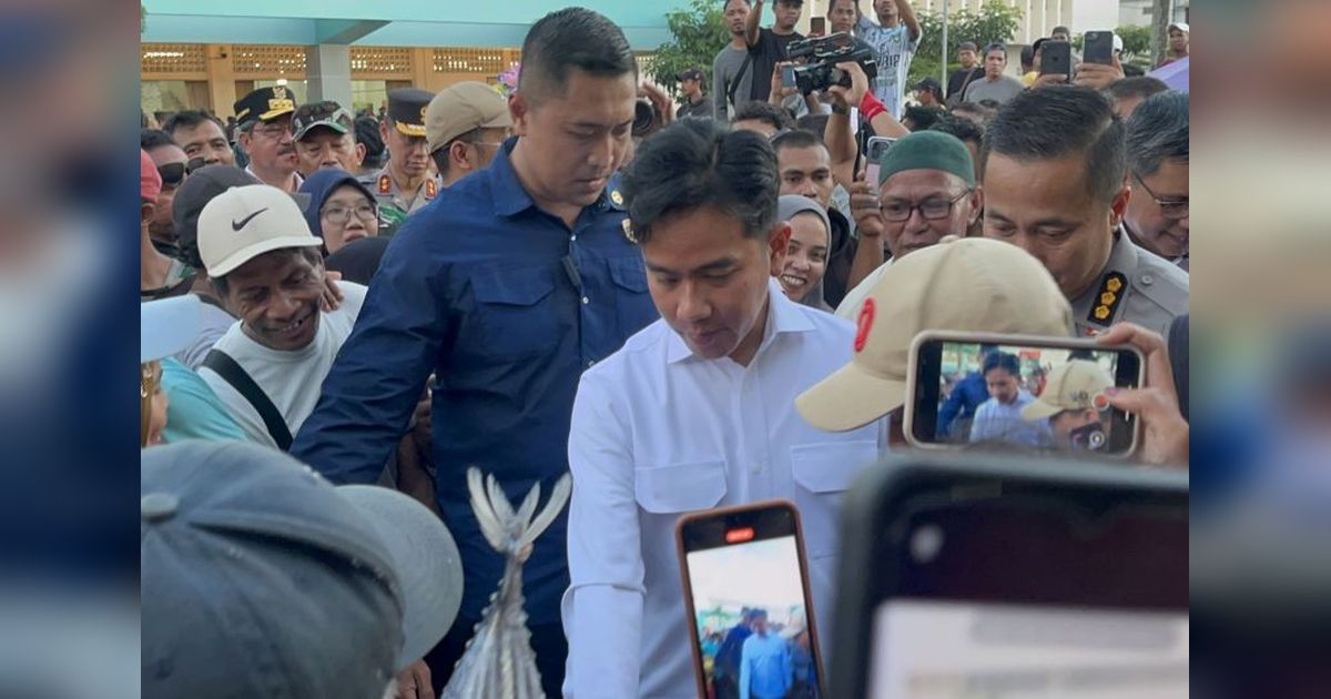 Wapres Gibran Disambut Lagu 'Gandong e' di Pasar Mardika Ambon, Cek Harga Pangan yang Melonjak