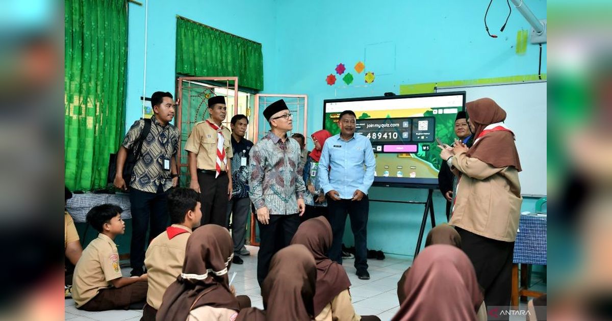 Tahukah Anda? Wamendikdasmen Tinjau IFP Revitalisasi Sekolah di Majalengka, Pastikan Mutu Pendidikan Meningkat